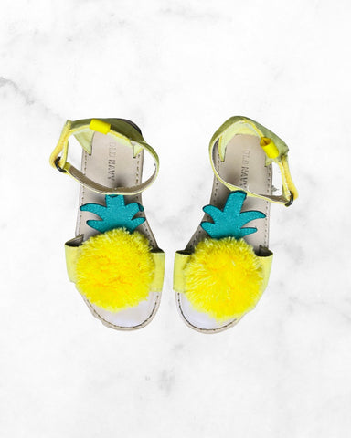 old navy ♡ 9 ♡ pineapple sandals