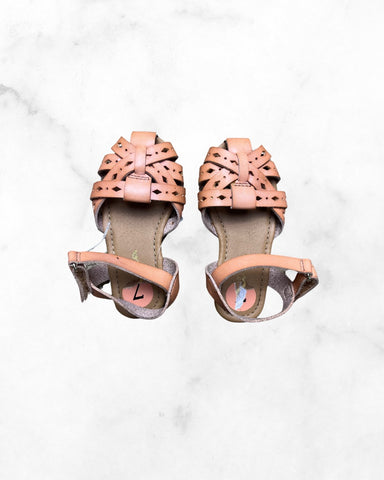 nina ♡ 7 ♡ peach sandals