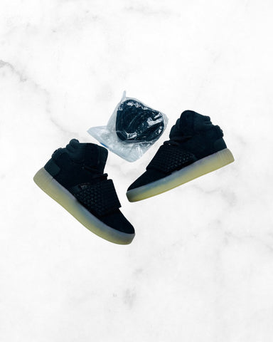 adidas ♡ 7 ♡ black tubular invader str