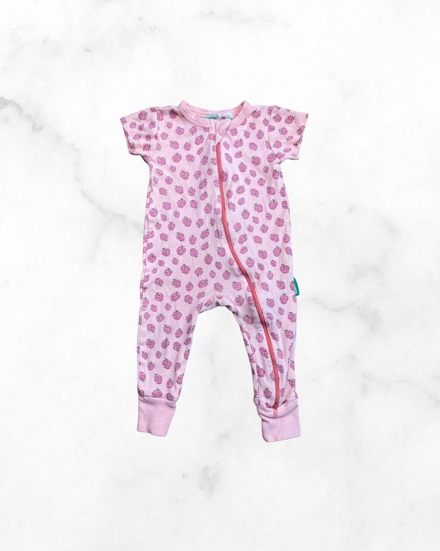 parade organics ♡ 12-18 mo ♡ strawberry zip sleep romper