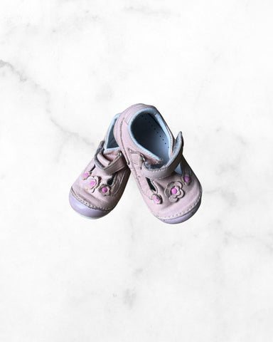 unknown ♡ 9-12 mo ♡ pink flower open sneaker