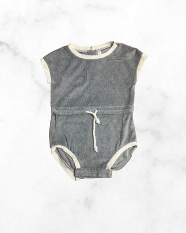 quincy mae ♡ 6-12 mo ♡ grey retro terry romper