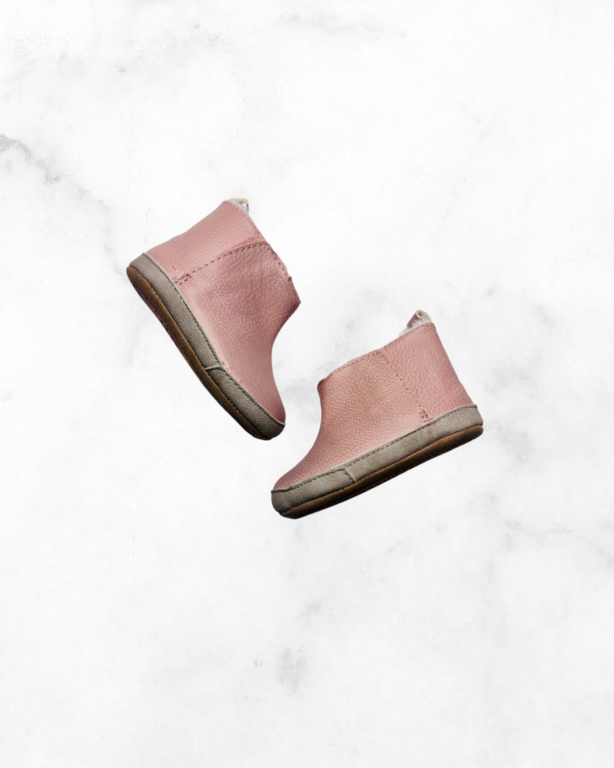 robeez ♡ 0-6 mo ♡ pale pink fur lined boots