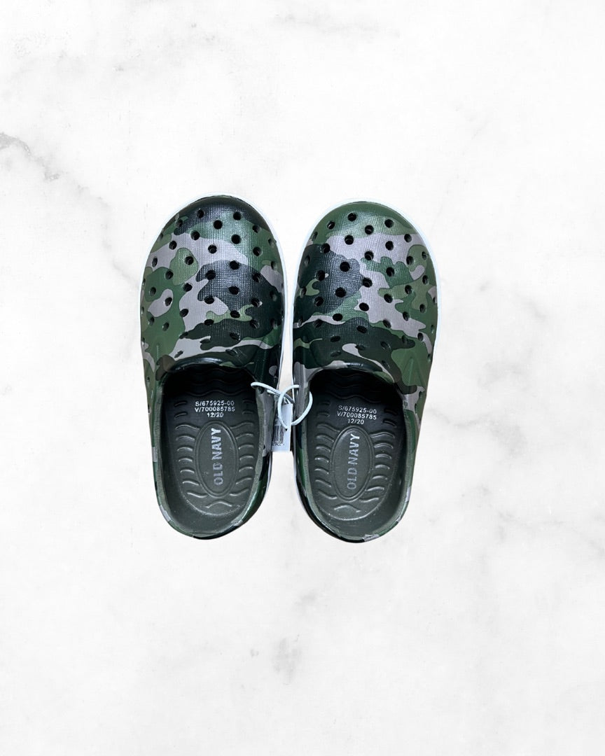 old navy ♡ 6 ♡ rubber camo sneakers