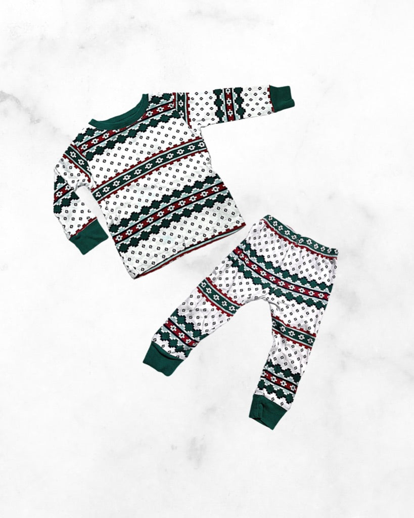 carters ♡ 12 mo ♡ christmas pattern pj set