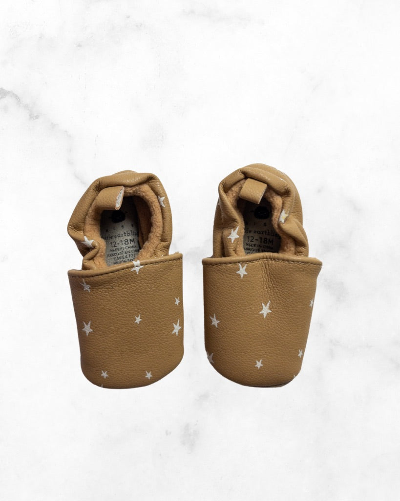 rise little earthling ♡ 12-18 mo ♡ faux leather star print soft sole