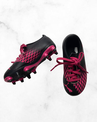 puma ♡ 9 ♡ fuchsia and black cleats