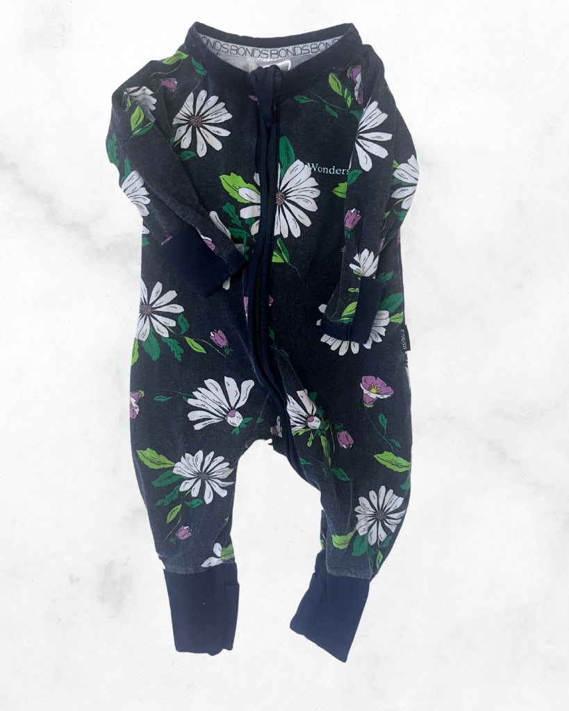 bonds ♡ 0-3mo ♡ floral zip up wonder suit