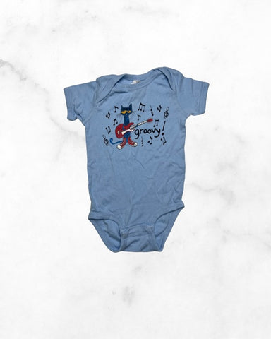 rabbit skins ♡ 12 mo ♡ pete the cat short sleeve bodysuit
