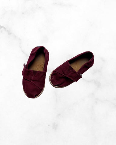 toms ♡ 9 ♡ burgundy canvas slip ons