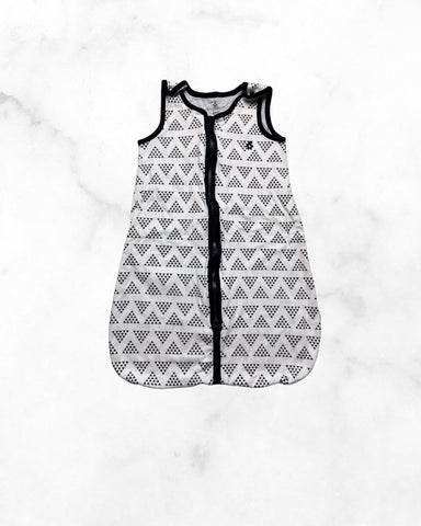 snugabye ♡ 0-6 mo ♡ cotton triangle print sleep sack