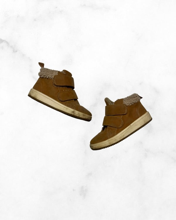 h&m ♡ 6.5 ♡ faux suede lined high top sneakers