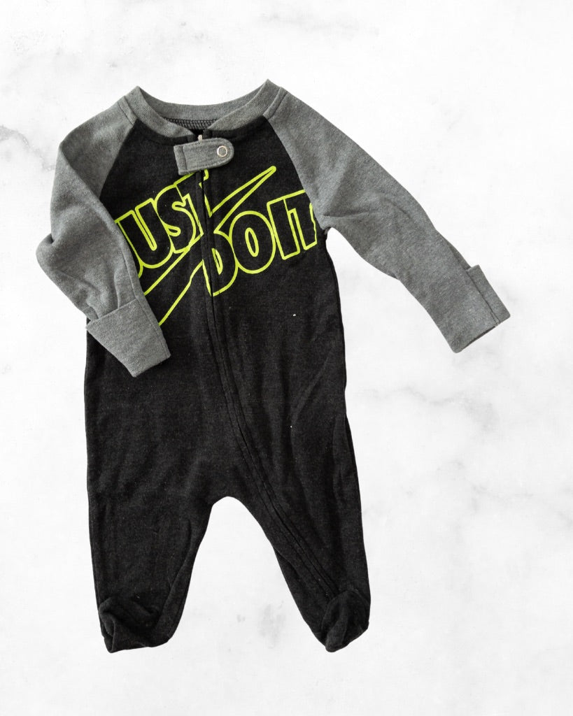 nike ♡ 3 mo ♡ grey just do it footie