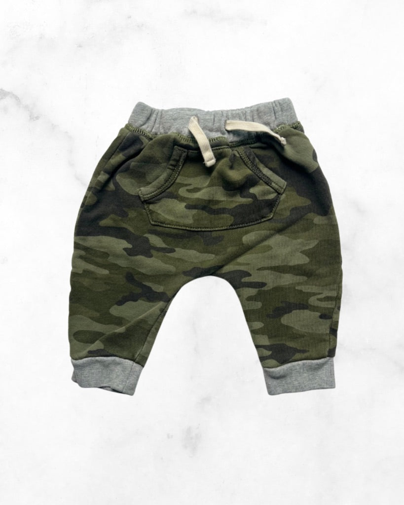 gap ♡ 3-6 mo ♡ camo jogger