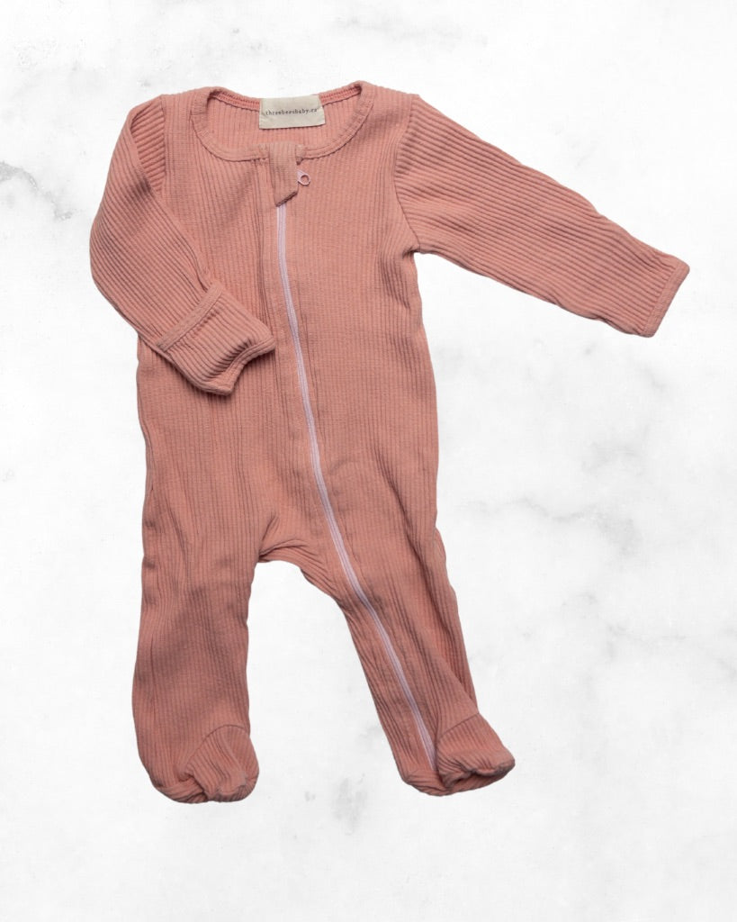 three bees baby ♡ 3-6 mo ♡ pink ribbed zipper footie